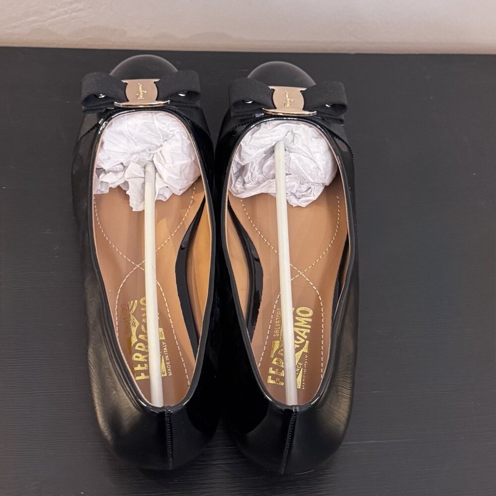 Salvatore Ferragamo Vara Bow Flats Black Patent Leather - Picture 3 of 16